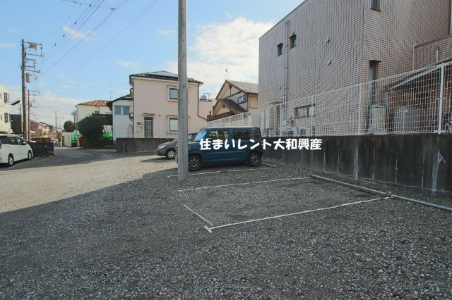 ルミナス町田の駐車場