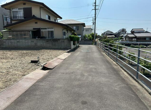 萩生　売土地の前面道路含む現地写真