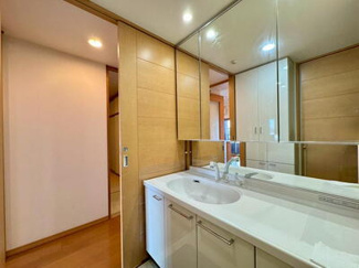  | ポレスター近江八幡 | 白基調のワイドな洗面化粧台♪