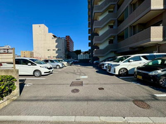  | ポレスター近江八幡 | 敷地内駐車場は自走式の平面です。お車の出し入れも楽々♪