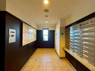  | ポレスター近江八幡 | 宅配ボックス完備でいつでも荷物の受け取りが可能です。