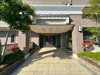 【エントランス】 | 高級感があり清掃の行き届いたマンションです。