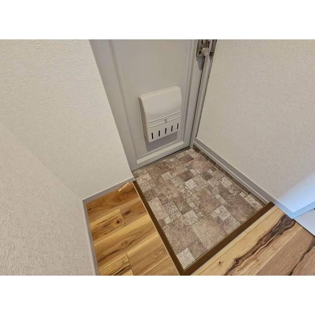 中島第2ビルの玄関