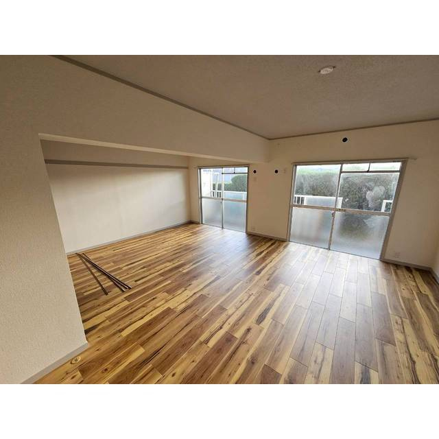 中島第2ビルの居間・リビング