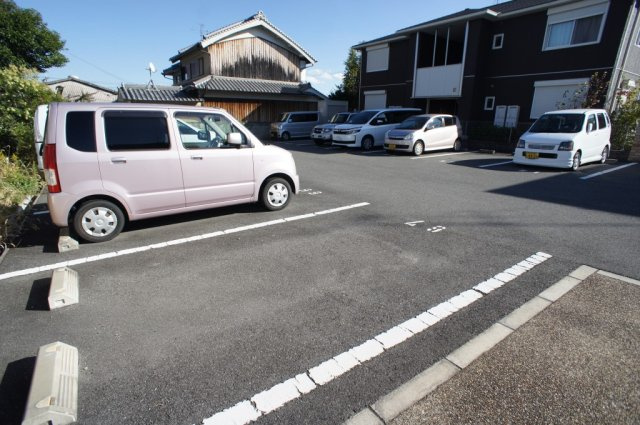 グレイスコートＥ棟の駐車場