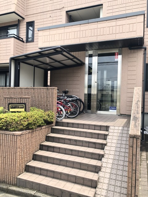 センターハイツ池田山のエントランス