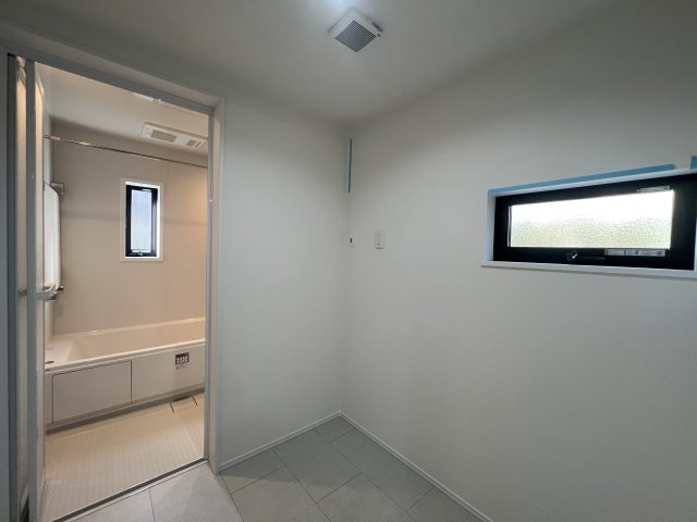 ～大人の余裕～行けば納得の環境【鎌倉市二階堂】新築戸建の脱衣所