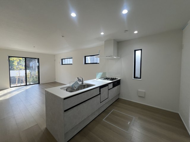 ～大人の余裕～行けば納得の環境【鎌倉市二階堂】新築戸建の居間・リビング|ゆったりとした居間です