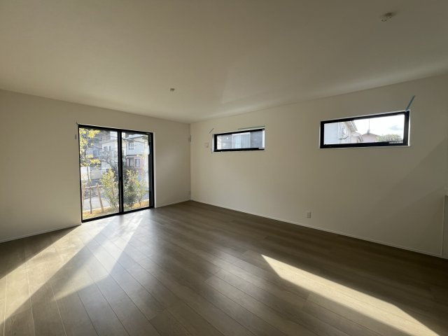 ～大人の余裕～行けば納得の環境【鎌倉市二階堂】新築戸建の居間・リビング|おしゃれな居間です