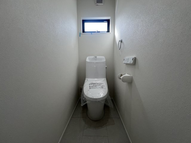 ～大人の余裕～行けば納得の環境【鎌倉市二階堂】新築戸建のトイレ|清潔感のあるトイレです
