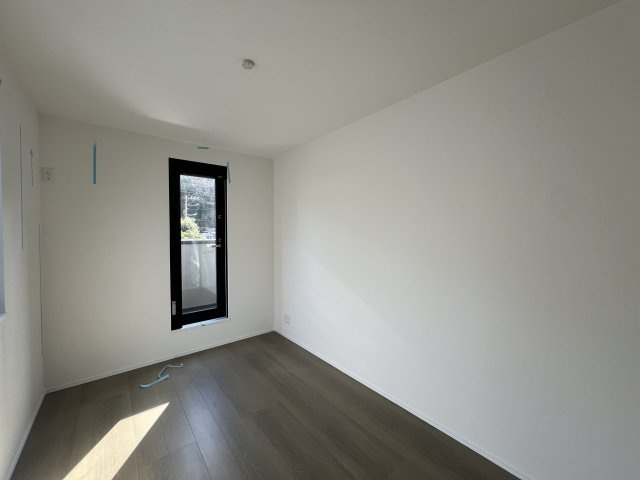 ～大人の余裕～行けば納得の環境【鎌倉市二階堂】新築戸建の洋室|コンパクトで使いやすい洋室です