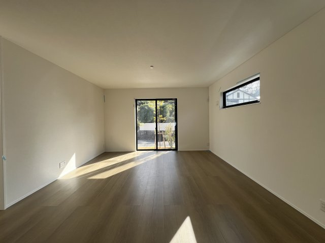～大人の余裕～行けば納得の環境【鎌倉市二階堂】新築戸建の居間・リビング|ゆったり過ごせるリビングです