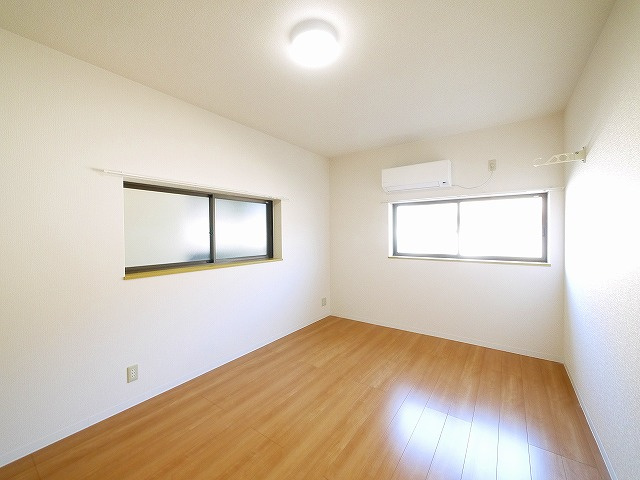 佐紀町平屋の洋室