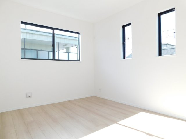 名古屋市港区東蟹田の新築一戸建の洋室|◇２階洋室◇　　南面で明るい洋室６．０帖　全居室収納完備♪