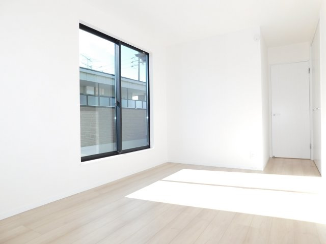 名古屋市港区東蟹田の新築一戸建の洋室|◇２階洋室◇　　南面で明るい洋室７．８７帖　全居室収納完備♪　バルコニー利用可！