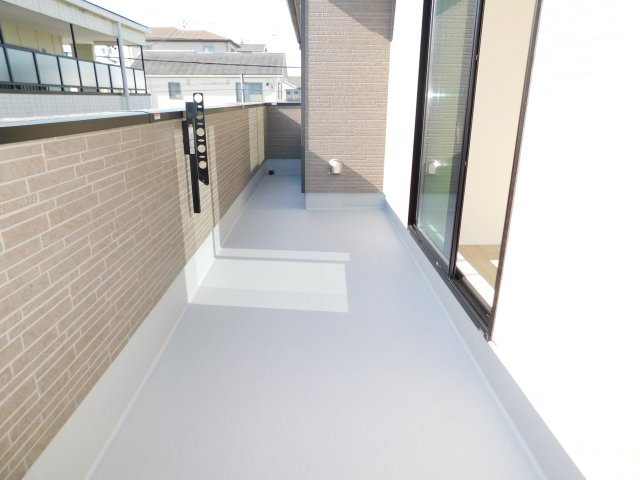 名古屋市港区東蟹田の新築一戸建のバルコニー|◇バルコニー◇　　洋室２部屋から出入りできるワイドバルコニー♪　