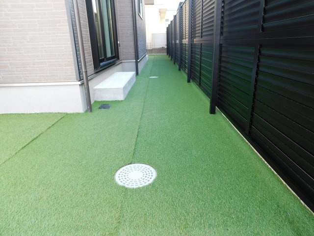 名古屋市港区東蟹田の新築一戸建の庭|◇南庭◇　　人工芝が敷かれた南庭♪