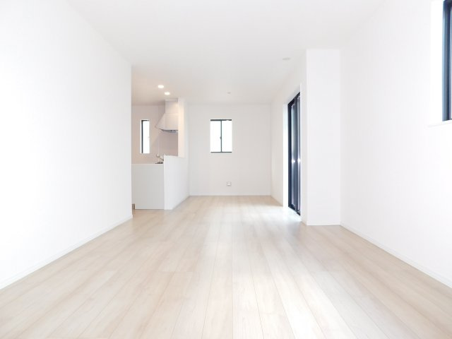 名古屋市港区東蟹田の新築一戸建の居間・リビング|◇リビング◇　　南面で広くて明るいリビング１８．０帖　家族が集まってもゆとりのある空間♪