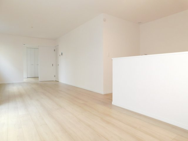 名古屋市港区東蟹田の新築一戸建の居間・リビング|◇リビング◇　　南面で広くて明るいリビング１８．０帖　隣の洋室と続き間で最大２３．２５帖！
