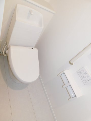 名古屋市港区東蟹田の新築一戸建のトイレ|◇トイレ◇　　１・２階シャワートイレ  リモコンパネル付き　節水タイプ