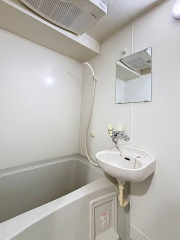 クレスト松山の浴室