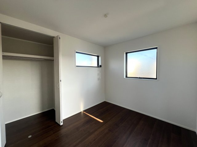 鎌倉市の上の方！鎌倉は海だけじゃない！【鎌倉市台４丁目】新築戸建の洋室|ゆったりした洋室です