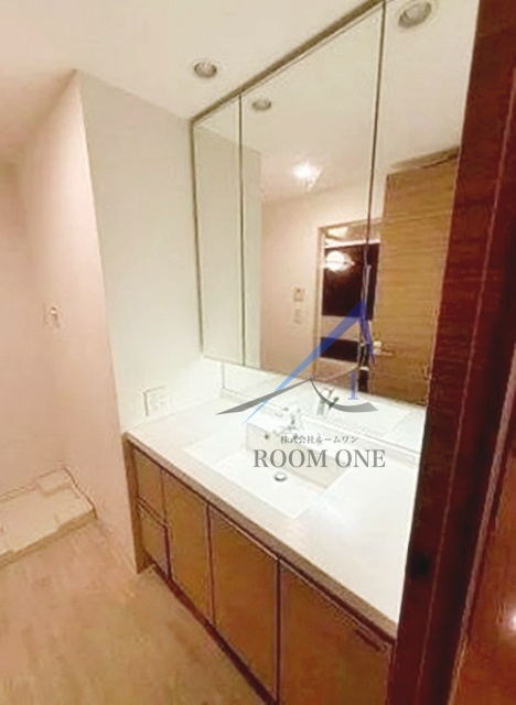 ヴィークステージ北千住イーストレジデンスの洗面所|独立洗面台です。