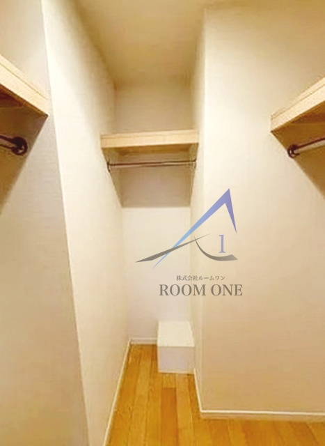 ヴィークステージ北千住イーストレジデンスの収納|ウォークインクローゼットです。収納です。