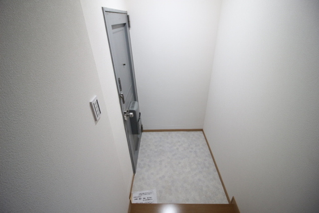 林マンションの玄関