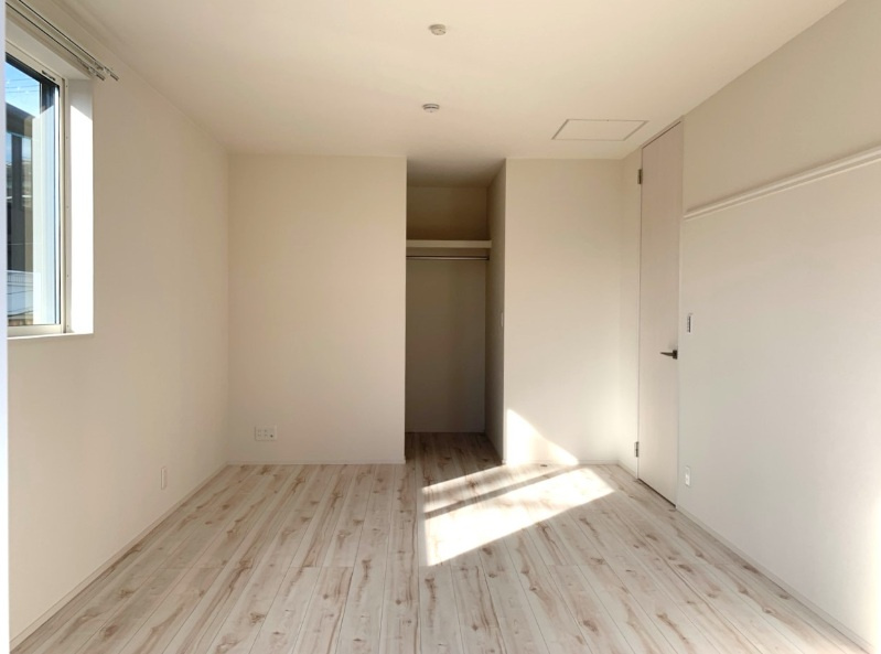 三条町貸家の居間・リビング