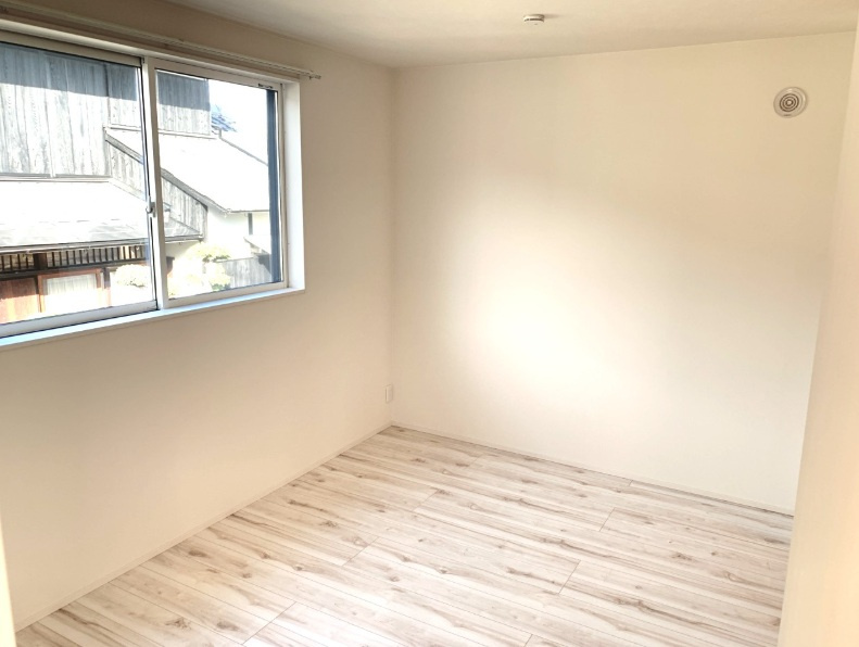 三条町貸家の居間・リビング