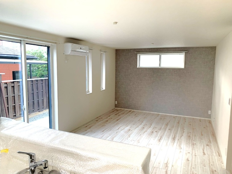 三条町貸家の居間・リビング