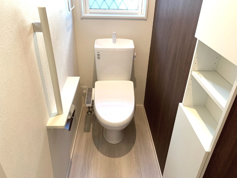 三条町貸家のトイレ