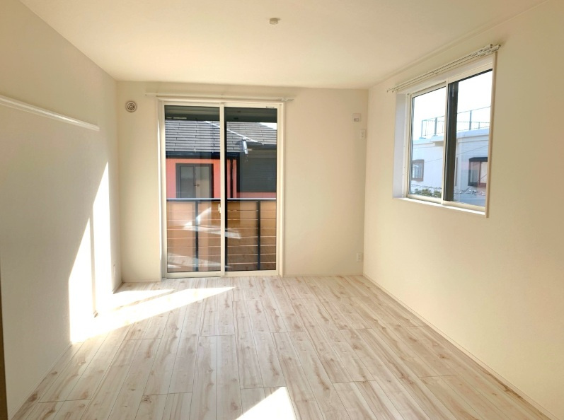 三条町貸家の居間・リビング