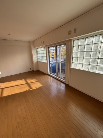 サンヒルズ芦屋1の居間・リビング