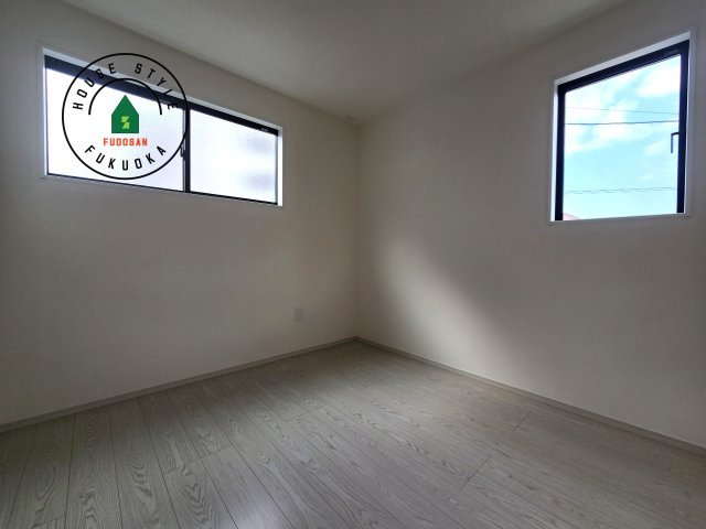 城南区神松寺1丁目第3-2棟（2号棟）の洋室|落ち着いた色調の洋室です。