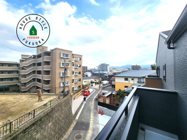 城南区神松寺1丁目第3-2棟（2号棟）の展望|窓から緑が見える物件も魅力的です。