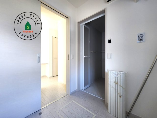 大野城市若草2丁目第2-1棟（1号棟）の内観：施工例|ゆとりの洗面スペースで朝の身支度もスムーズに。暮らしを快適に変えるシャワー付洗面台です！