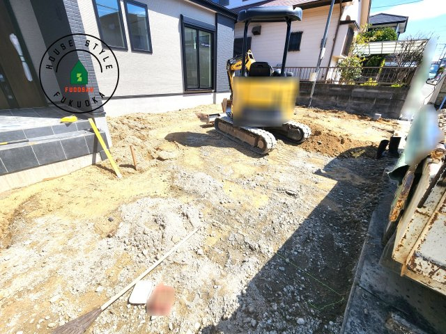 大野城市若草2丁目第2-1棟（1号棟）の駐車場|広々した駐車場になります。3台並列駐車となります。