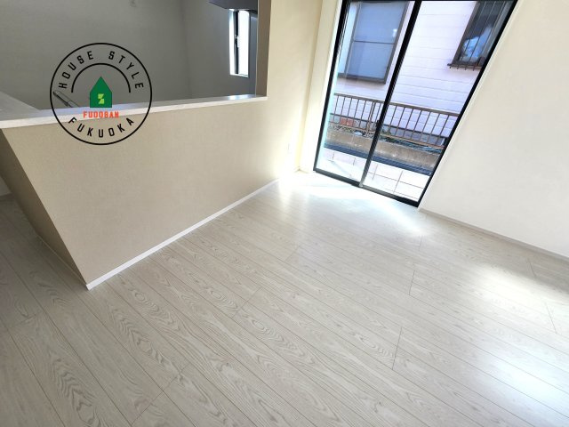 大野城市若草2丁目第2-1棟（1号棟）の内観：施工例|キッチンから立ち込める香りが今日の料理を期待させます。