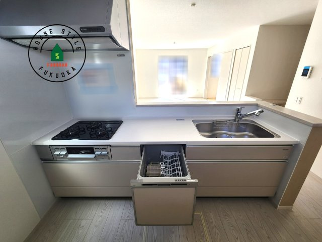 大野城市若草2丁目第2-1棟（1号棟）の内観：施工例|キッチン。グリル・食器洗い乾燥機・浄水器も完備。