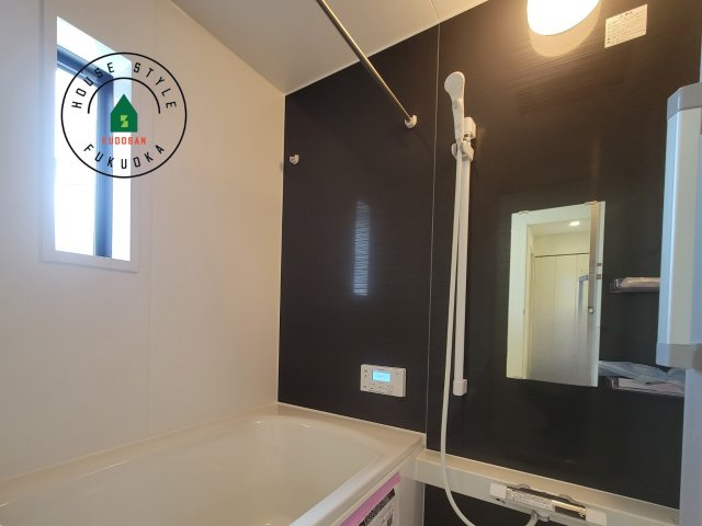 春日市一の谷1丁目第8-4棟（4号棟）の内観：施工例|浴室は一日の疲れを癒す場所だから、家族みんながゆったりできる快適設計。追い炊き機能付きオートバス。安定した温度で、いつでも快適に入浴できます。