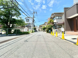 【前面道路含む現地写真】 | 城陽市平川長筬　新築戸建 | 前面道路は《約6ｍ》とゆったりとした広さです(^^)/運転が苦手な方も安心ですね。