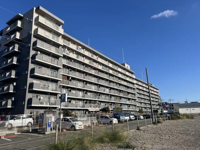 【外観】 | エバーライフ博多駅南 | コマーシャルモール博多まで徒歩7分でお買い物に便利。博多方面へのバスでのアクセスも楽々です