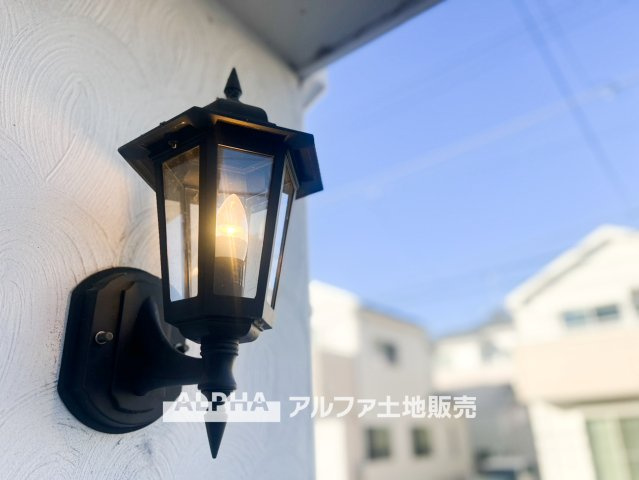 ~八王子谷野町~ Remodeled Homeの外観|【outward appearance】
◆時を忘れる場所◆みんなが集い、食事と楽しい会話が始まる。話に夢中になり、ついつい時を忘れ夜半過ぎになってしまう。そんな束の間の幸せを感じさせてくれる場所。