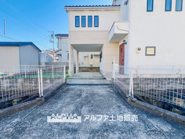 ~八王子谷野町~ Remodeled Homeの駐車場|【Blue sky】
◆青空に包まれて◆ベランダから望む紺碧の空。外を眺め時を忘れるなんて、ひさしかたぶりだろうか。こんなにも広く美しい情景が我が家にも広がっているなんて。こんな時間を大切にしたい。