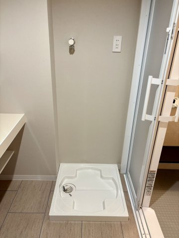 【ランドリースペース】 | コープ野村博多東 | 脱衣所には備え付けの棚があるので洗剤やリネン類もスッキリと収納できます