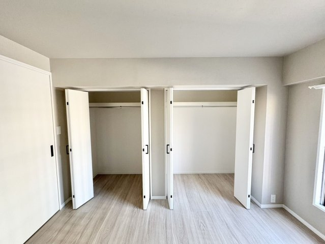 【収納】 | コープ野村博多東 | クローゼットは奥行きがあり収納力に優れています