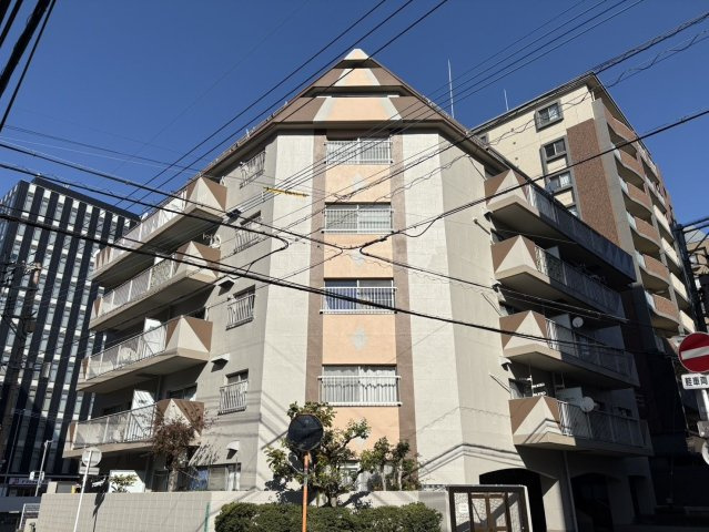 【外観】 | コープ野村博多東 | 博多駅まで徒歩圏内で、通勤や通学に便利なのはもちろん、休日のショッピングも気軽に楽しめます