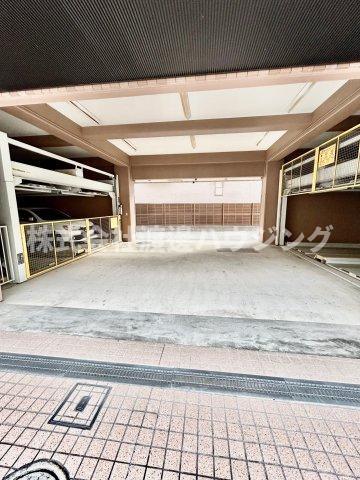 カームコートの駐車場